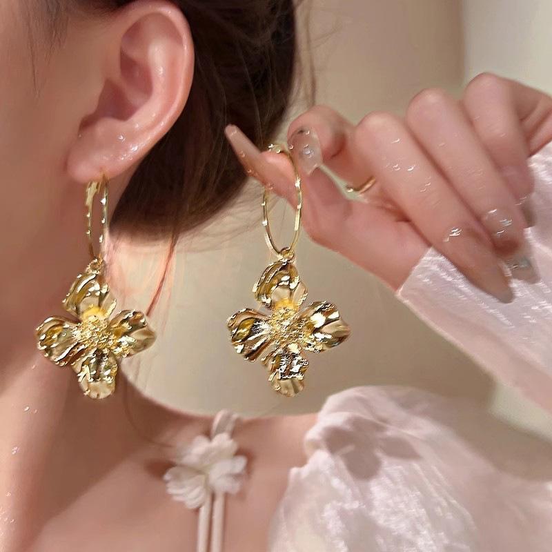 Silver needle same gold earrings women's light luxury high-end temperament pearl stud earrings retro new earrings