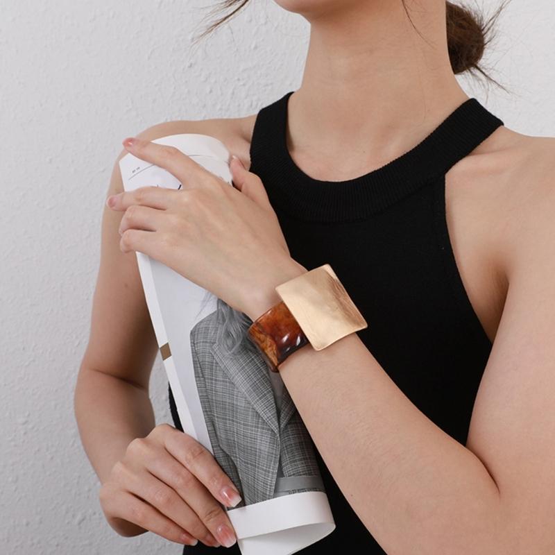 Geometric Brushed Square Metal Bracelet Elegant Bangle Adjustable Wristband Accessories for Modern Fashionable Women