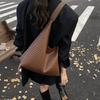 New Simple Woven Pattern Bag Retro Large-capacity Fashion Casual Bag Niche Tote Bag Versatile Commuter Bag Women