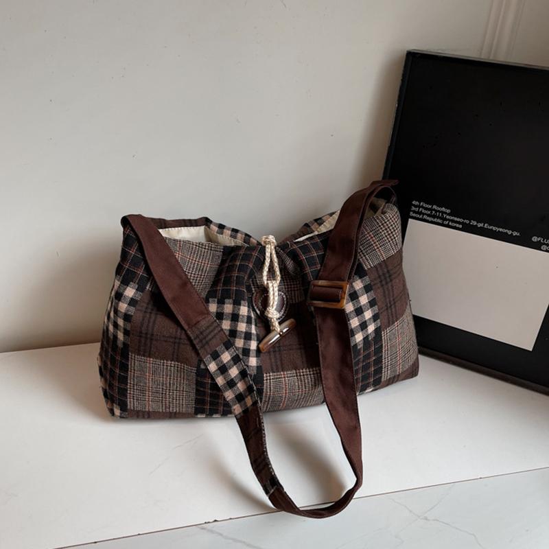 Large Capacity Messenger Bag Casual and Lightweight Plaid Design with Adjustable Shoulder Straps Fashionable Shoulder Bag KTB