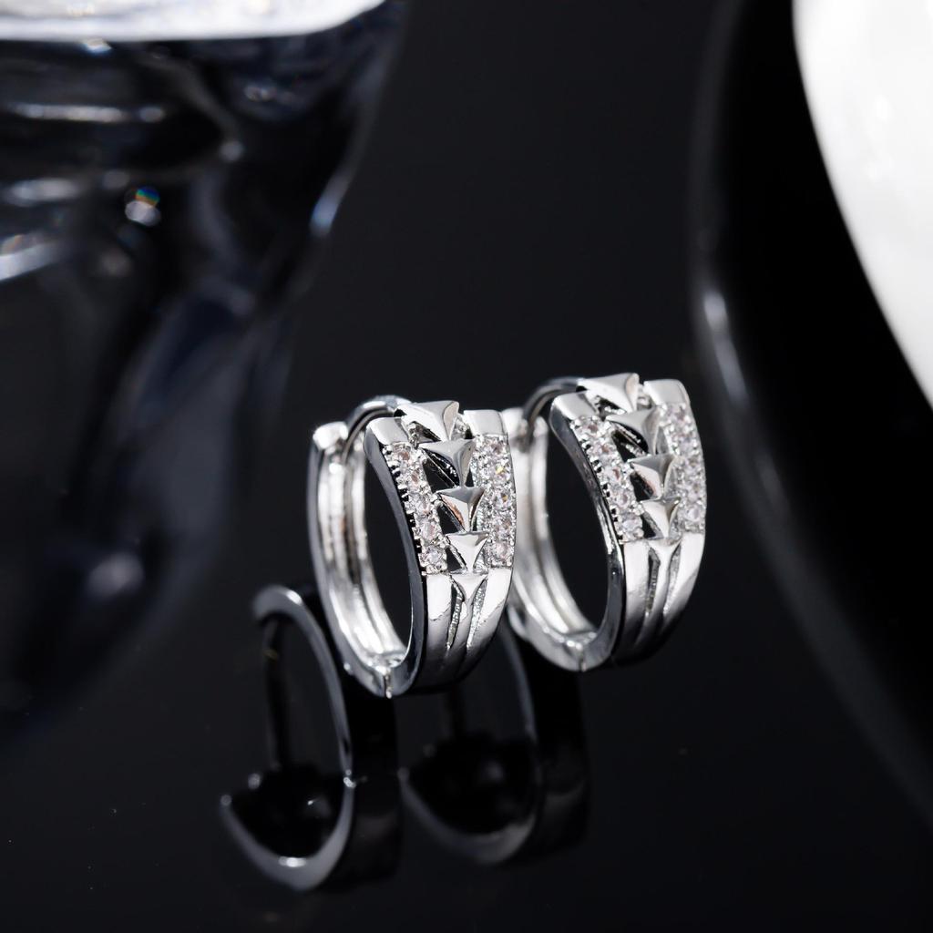 Hip Hop Style Metal Ear Cuff with Hollow Scale Texture and Zirconia - Trendy Unisex Earrings