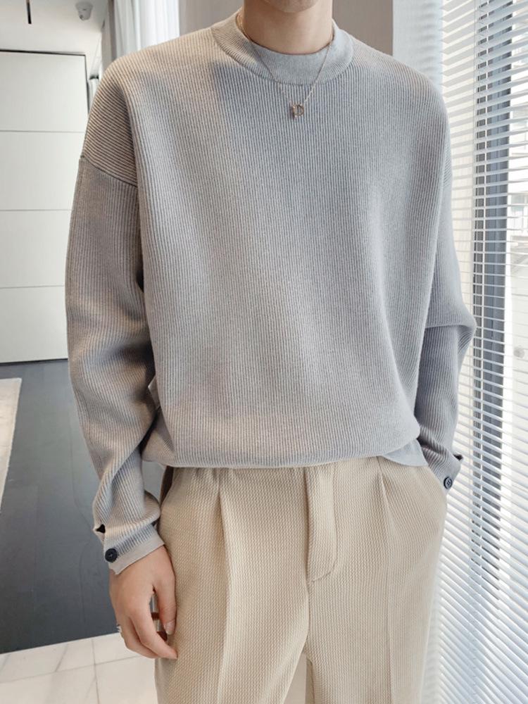 Weißer Herrenpullover mit Rundhalsausschnitt und geteilten Ärmeln