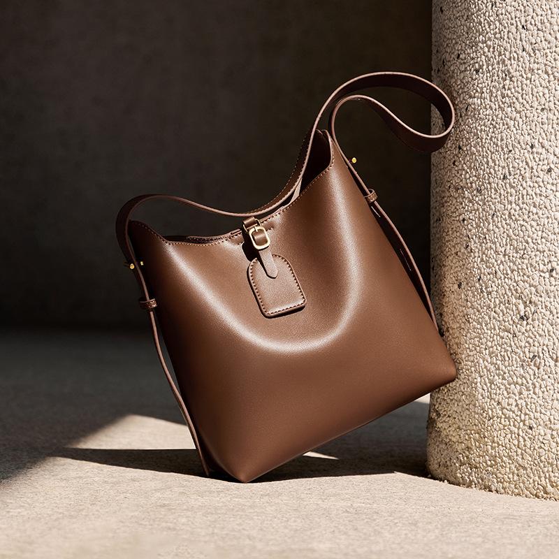 

Women s Bag 2025 New Fashion High-end Bucket Bag Women s Niche Design Handbag for School and Commuting Long28CM、Wide9CM、High