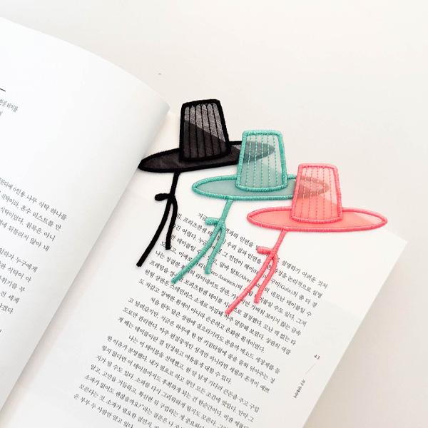 Gat Bookmark – MU:DS 2024 Selected Design
