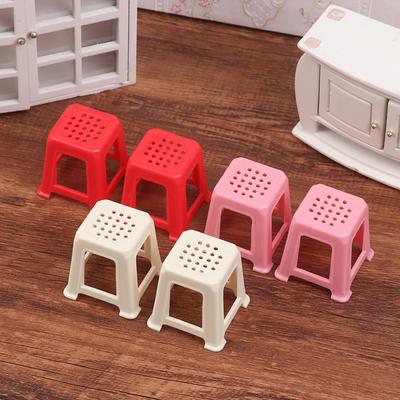 2 pièces 1:12 Maison de Poupée Miniature Petite Chaise Tabouret en Plastique Modèle de Meuble Décor Jouet Accessoires Maison de Poupée