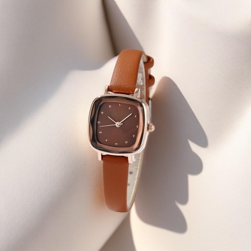 Vintage Ladies Quartz Watch With Leather Strap For Everyday And Gift Use