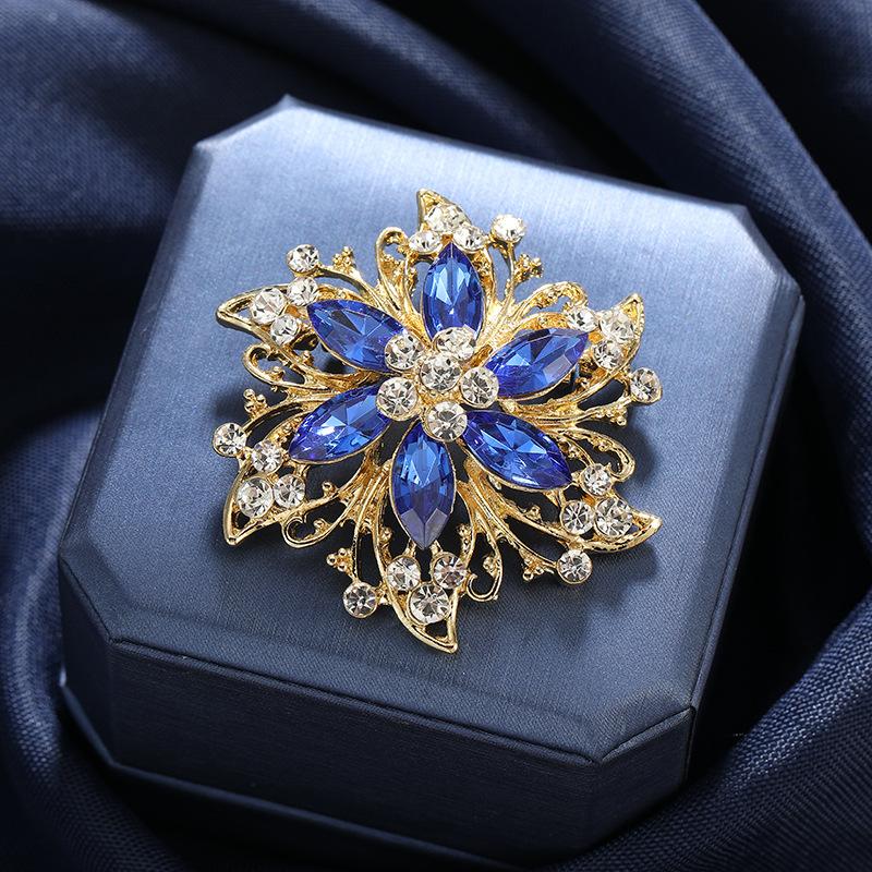 

Винтажные броши-значки в дворцовом стиле с изумрудными стразами в виде креста для женщин, элегантные барочные булавки, аксессуары, банкетные украшения