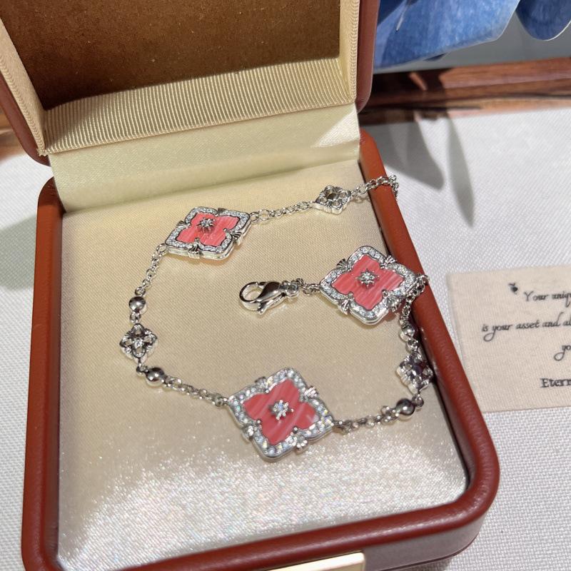 Italian Cloth Qi Lati Natural White Fritillary Four-Leaf Clover Bracelet Women'S Fashion Retro Rhombus Chalcedony Jewelry