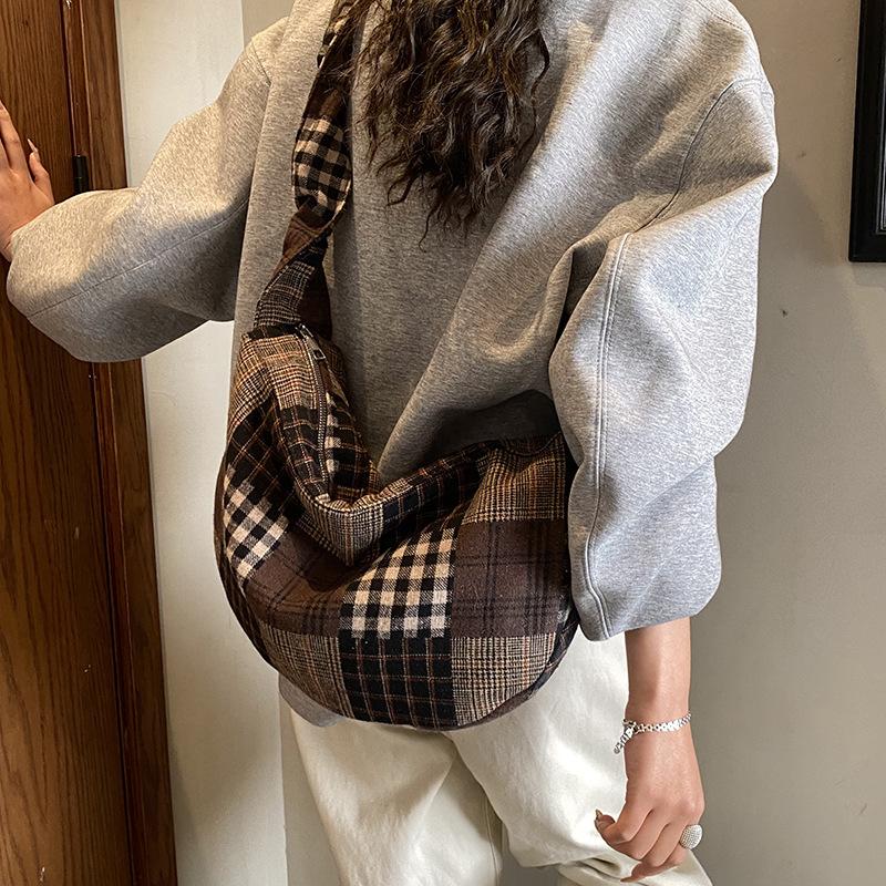 2025 Autumn New American Retro Messenger Bag Women's Plaid Shoulder Bag Niche Fashion Girl Dumpling Bag