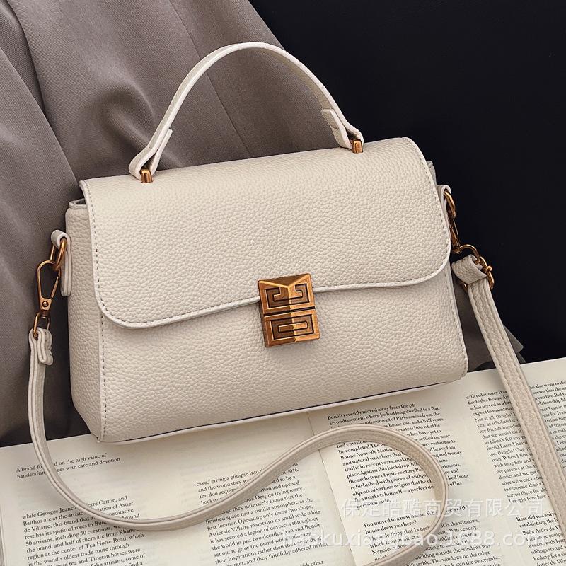 Super fire small bag women's 2025 new spring and summer niche design fashion messenger bag Korean version portable small square bag