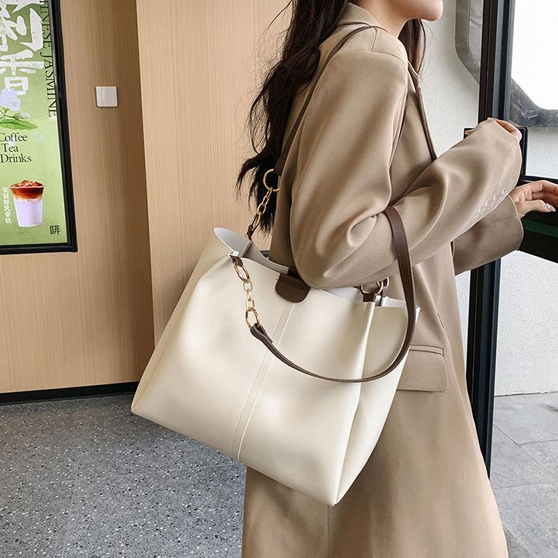 PU-Leder Damen Schultertaschen mit Kettendekor Trendästhetik Einfarbig Luxus Reißverschlussdekor All-Match-Einkaufstasche mit großer Kapazität