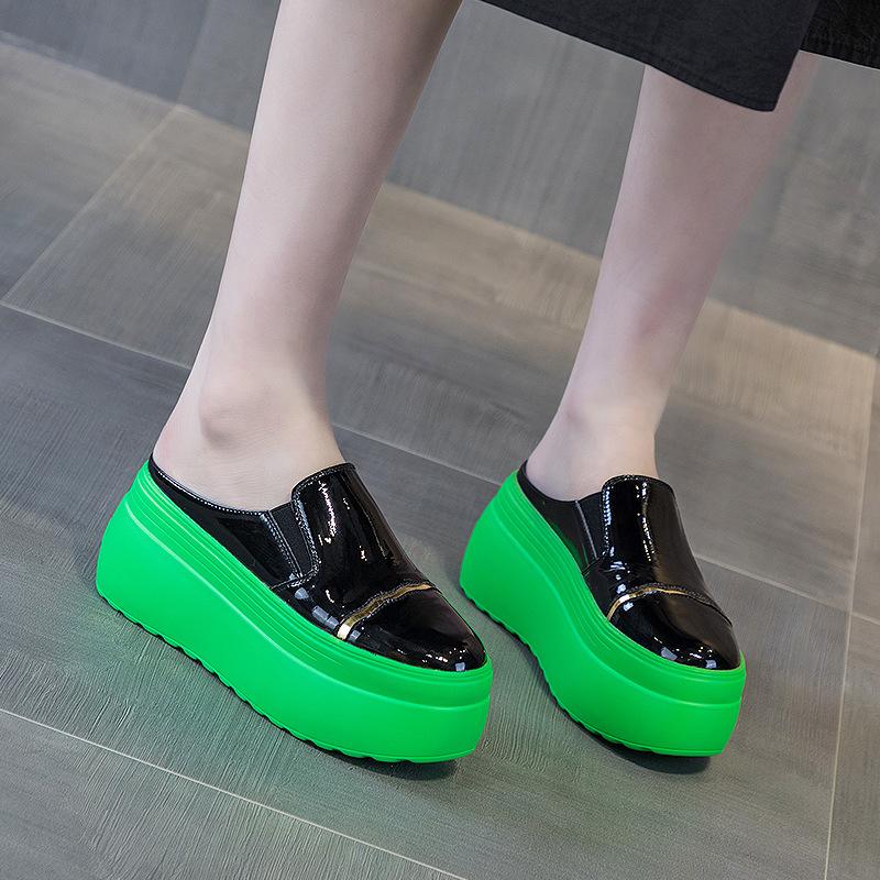 Women's shoes in the summer of 2025 new heelless bag head green bottom trend half slippers women's casual versatile simple fashion