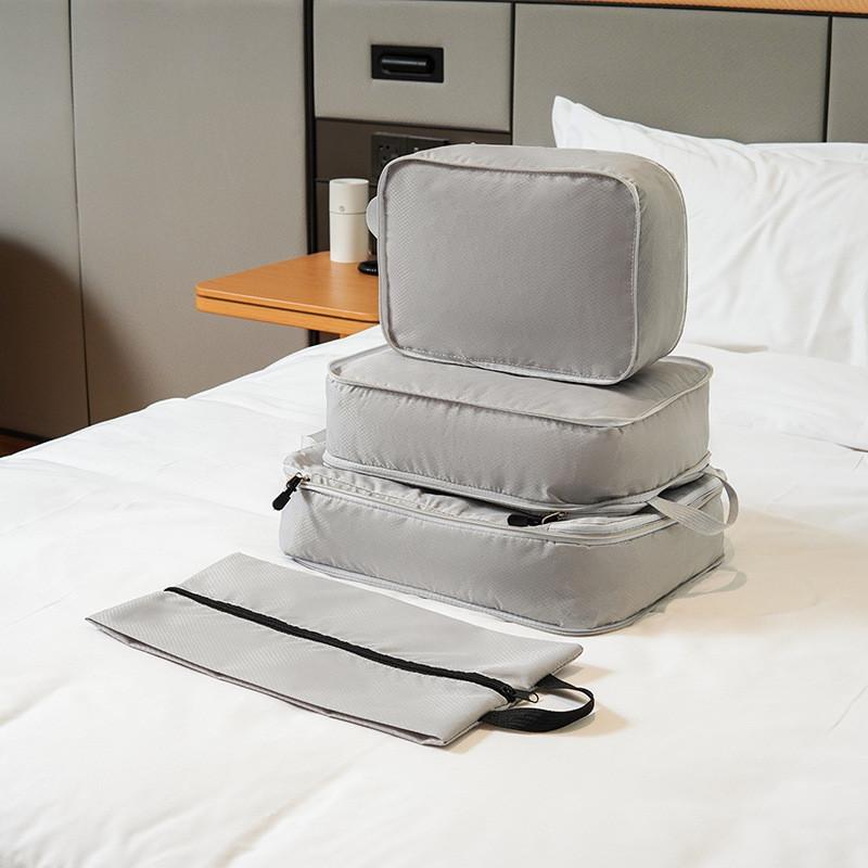 

Стильна багатофункціональна сумка для зберігання дорожніх документів та косметики чорного та сірого кольорів сірий колір