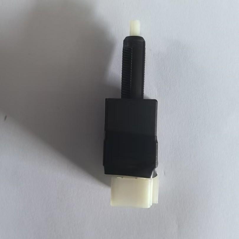 

Hino Brake Light Switch 84340-E0020/84550-1280 Compatible 1