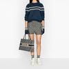 Dior Mittlere DIOR Book Tote - Ecru und Blau DIOR Oblique Stickerei M1296ZRIW-M928