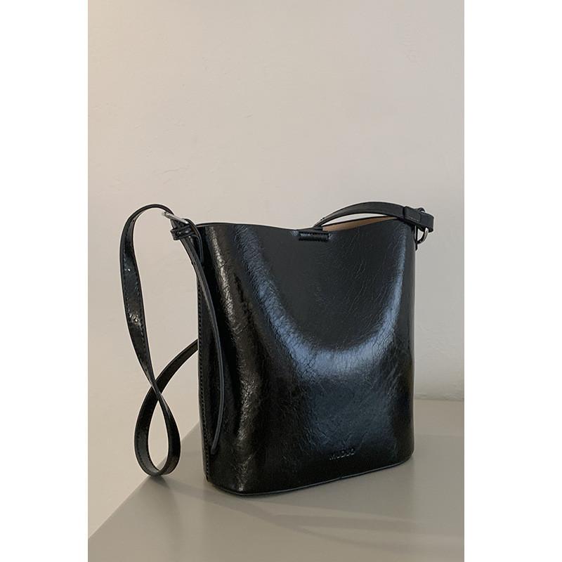 IELGY Fashion One-Shoulder Armpit Bag Commuter Cross-Body Bucket Bag