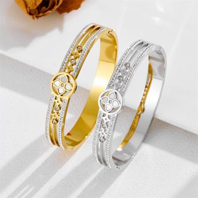 2026 Bracelet European and American Personality Light Luxury Four-leaf Flower Hollow Bracelet Women's High-end Niche Design