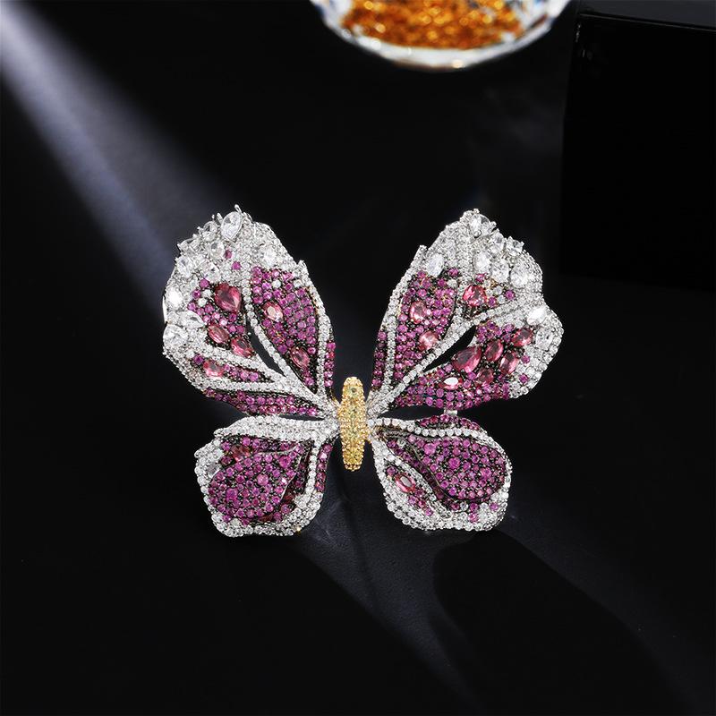 

Ювелирные изделия тяжелая промышленность бабочка брошь слегка инкрустированная цирконием легкая роскошь высококачественный пальто аксессуары костюм булавка корсаж розы красного