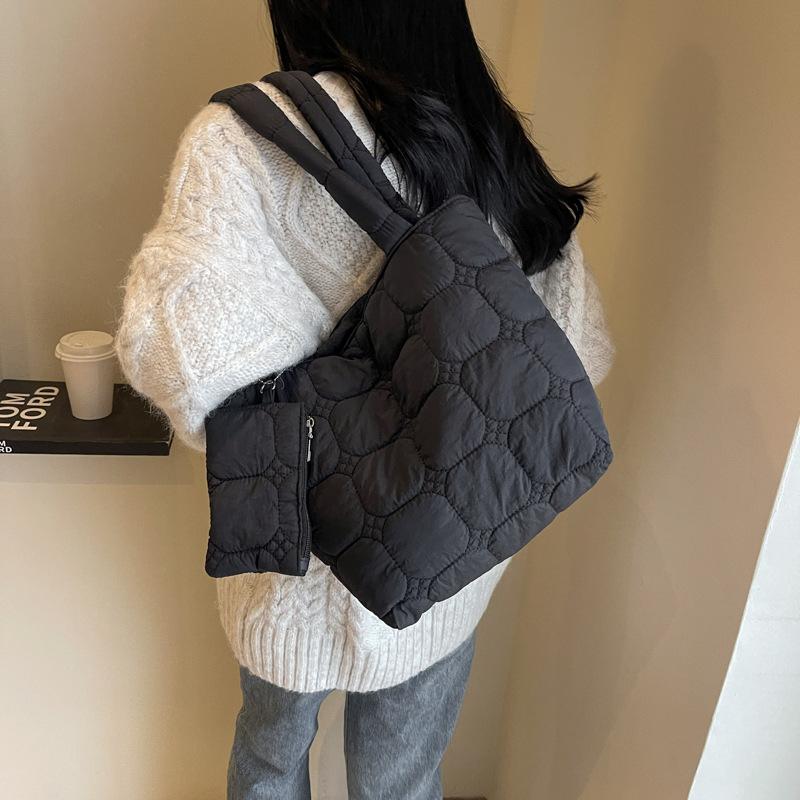 Autumn and winter casual large-capacity bag women's 2026 new Korean down cotton clothing bag simple shoulder tote bag