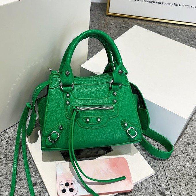 Niche Retro Rivet Locomotive Bag, Women's Bag, Sweet, Cool, Foreign, Versatile, Large-capacity Shoulder Messenger Bag, Women's Handbag.
