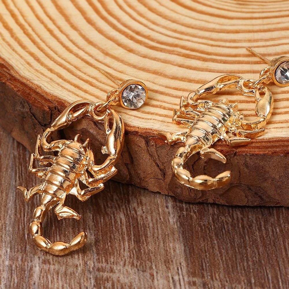 New Halloween Stud Earrings Fashion Rhinestone Scorpion Pendant Earrings Alloy Ear Accessories
