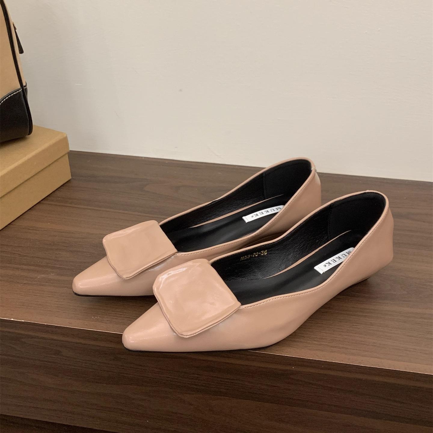 

2025 новые французские ретро туфли-лодочки с острым носком и темпераментом, женские туфли на среднем каблуке, универсальные черные рабочие туфли для通勤 39