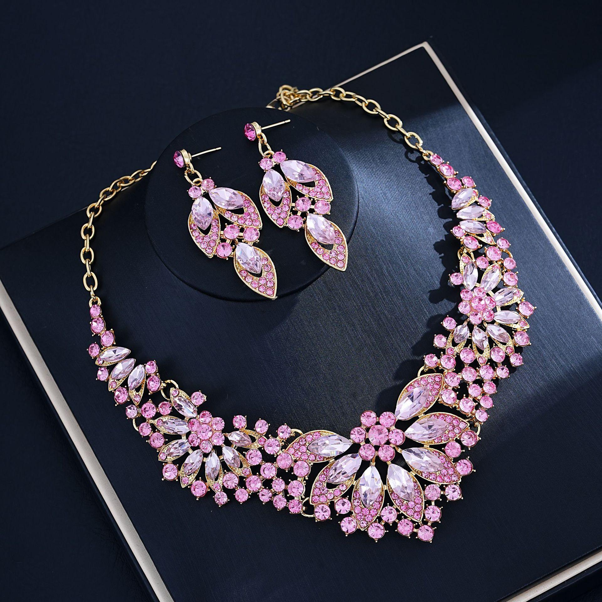 

2026 Europe, America, Flower Necklace Earrings Two-piece Set, Retro Luxury Exaggerated Bridal Wedding Jewelry Set, Women 45CM рожевий