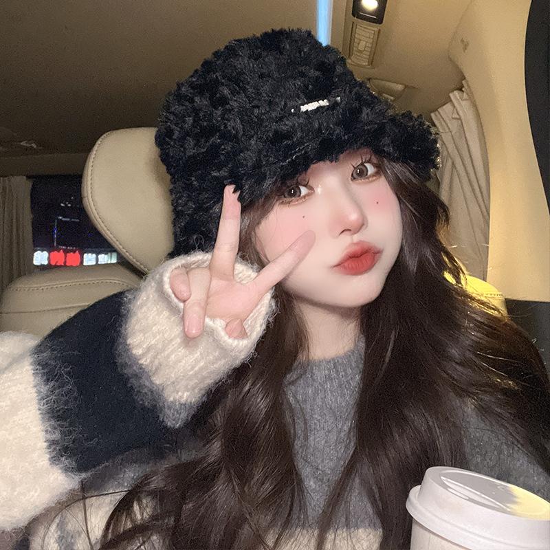 Female autumn and winter Korean version is versatile, showing a small face, thickening and keeping warm, fashionable plush basin hat