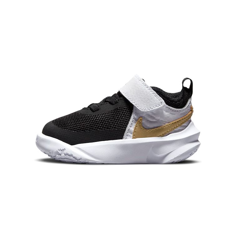 

Детские кроссовки Nike Team Hustle D10 TD Black White Metallic Gold Photon-Dust CW6737-002 22