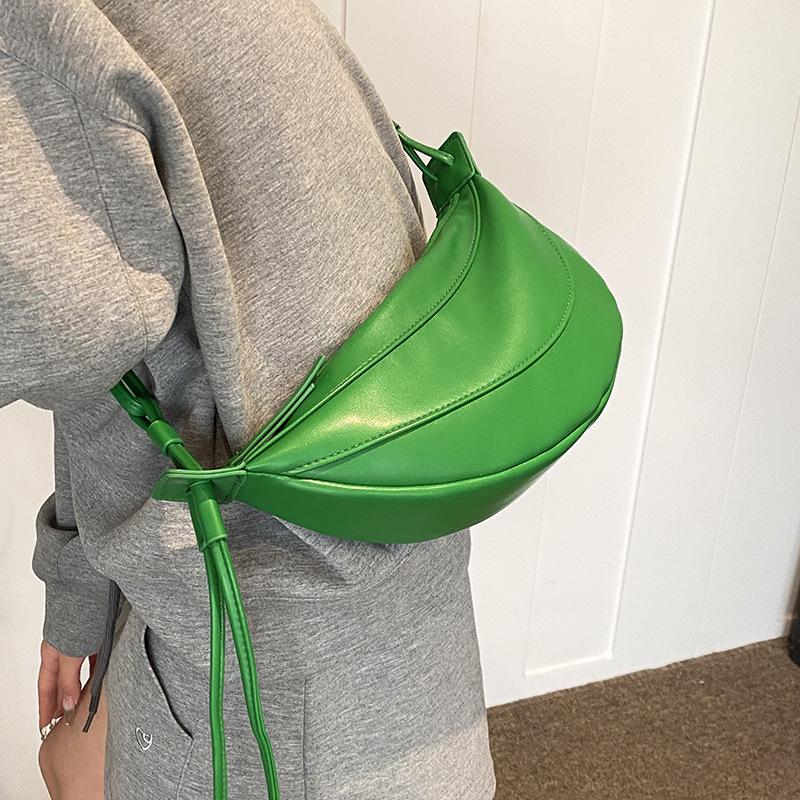 2025 South Korea's new crossbody dumpling bag fashion niche design breast bag versatile trend shoulder women's bag