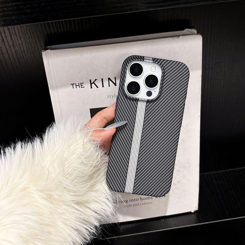 Apple 17 Pro Max Large Hole Kevlar Carbon Fiber Texture iPhone 16 Full Coverage Anti-Fall Case