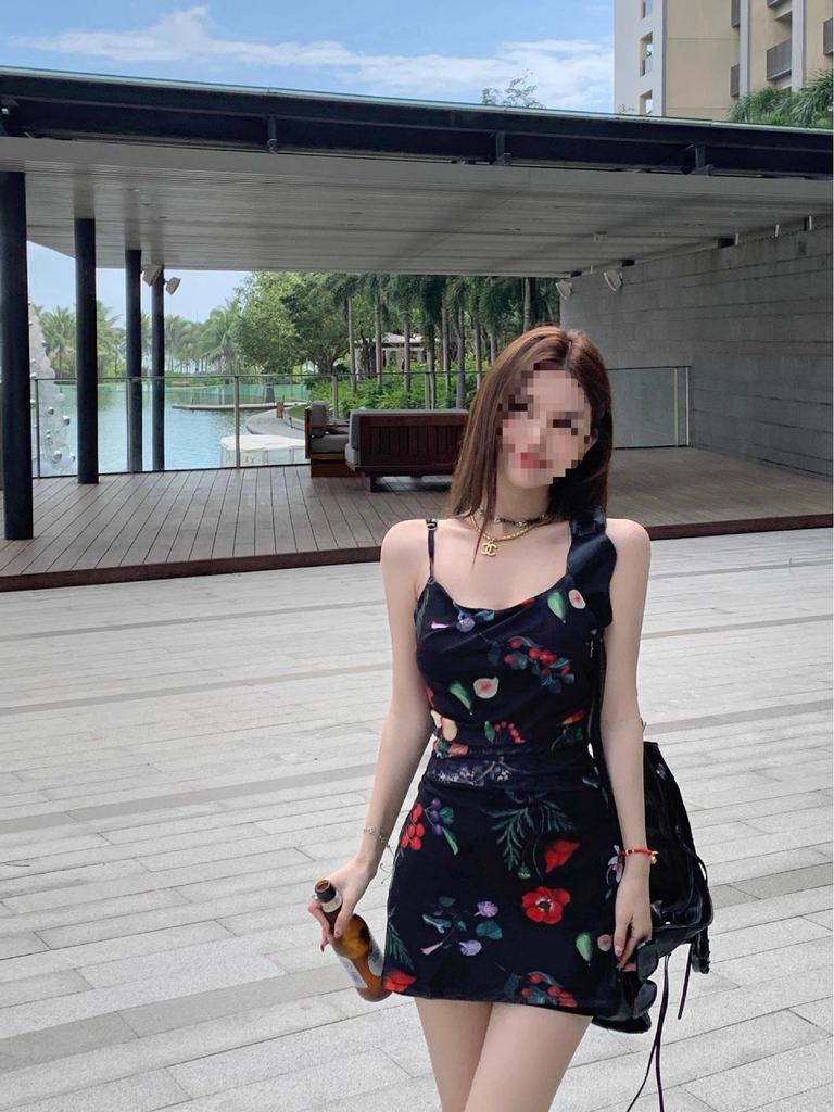 Low-Neck Off-Shoulder Slim-Fit Printed Camisole Dress, Waist-Cinching, Hip-Hugging, Summer Style for Women