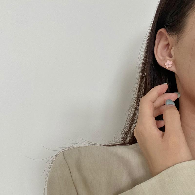 Boucles d'oreilles puces mignonnes Chat Lapin Fleur Marguerite Pour Femmes Douces Mini Émail Asymétriques Boucles d'oreilles Fille Fête d'Anniversaire Bijoux Cadeaux