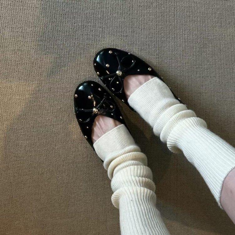 

Soft leather version~ fashionable and simple shallow mouth small single shoes bow rivet flat bottom casual women s shoes one pedal Doudou shoes 40