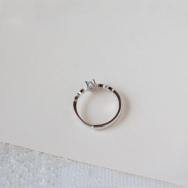 Elegant Women Cube Sea Blue Sapphire Fineness Ring Perfect For Wedding Celebrations