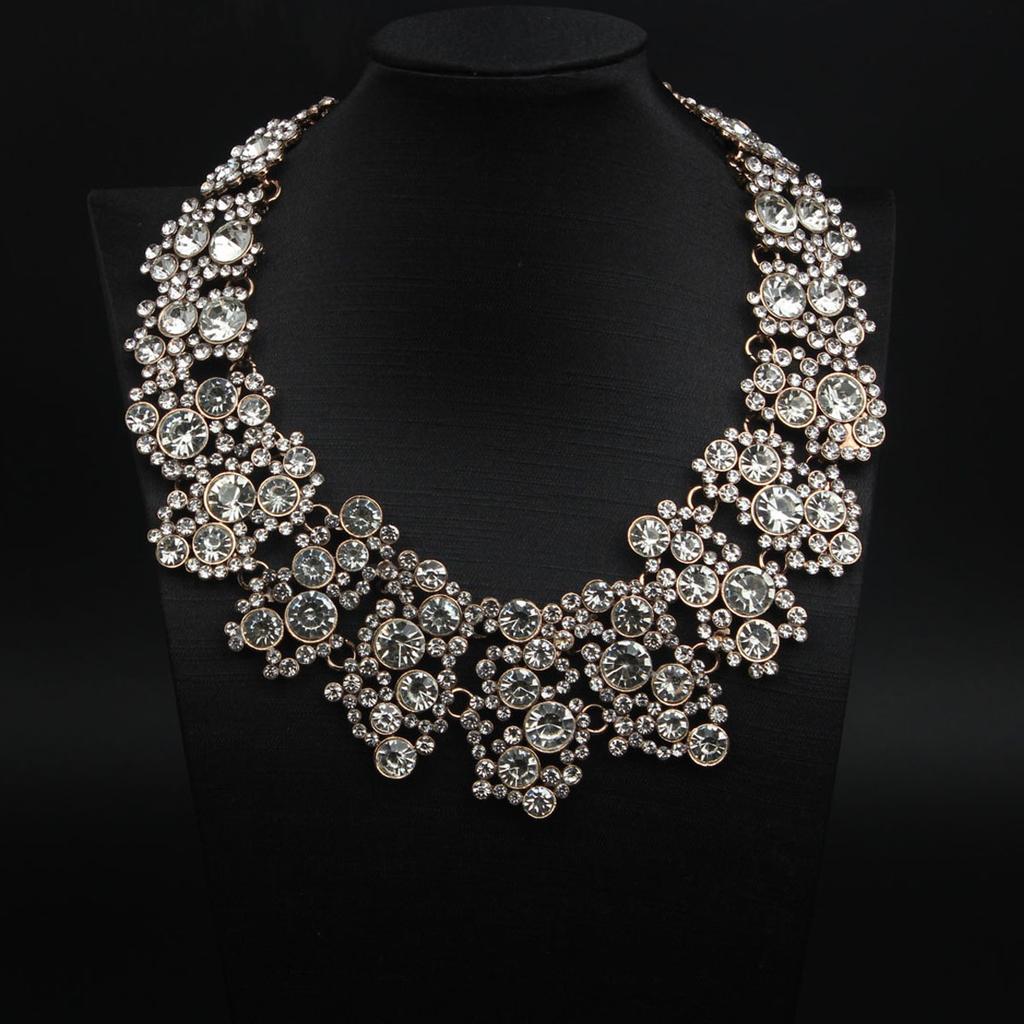 Europäische und Amerikanische Übertriebene Kurze Perlen, Diamant Halsketten, Modische Retro Blumen Damen Accessoires 2026