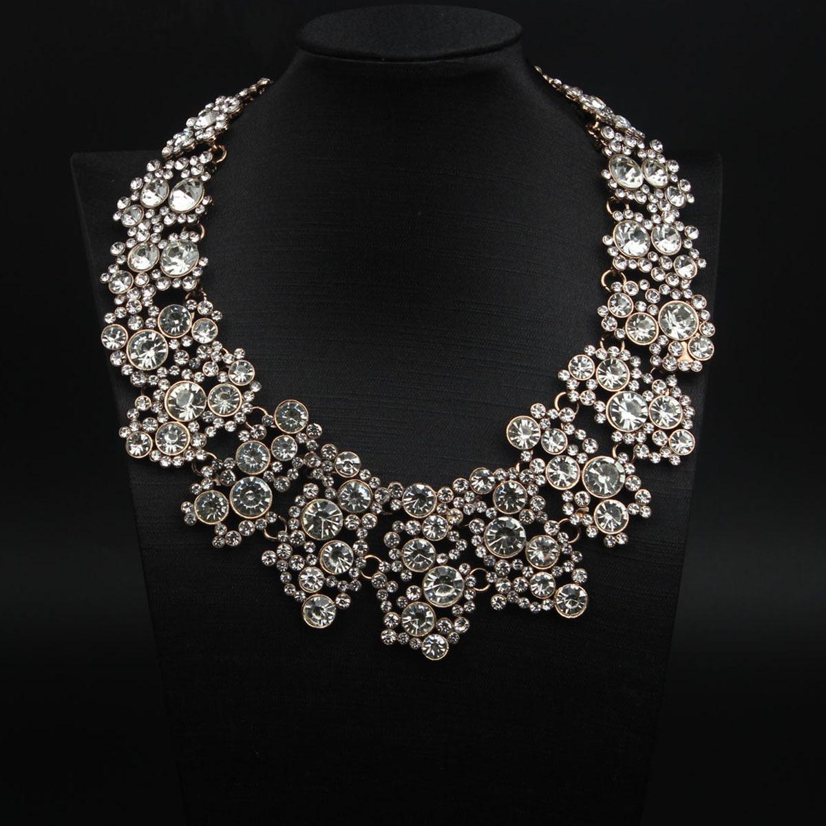 

European and American Exaggerated Short Pearls, Diamond Necklaces, Fashionable Retro Flower Women s Accessories 2026 45CM