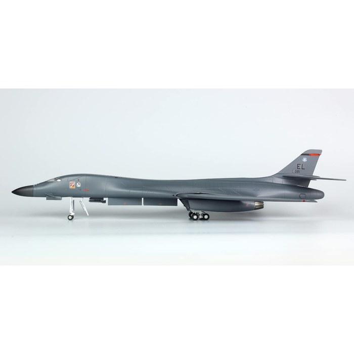 PLATZ 1/144 US Air Force Bomber B-1B Lancer Guam Andersen AB Plastic Model AE144-5 Molded Color