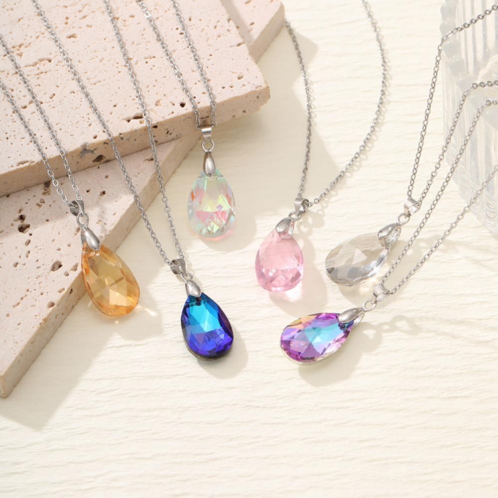 Einfacher Luxus Strahlende Farben Geometrisch Tränenförmig Künstlicher Kristall Anhänger Halskette für Damen Edelstahl Schmuck
