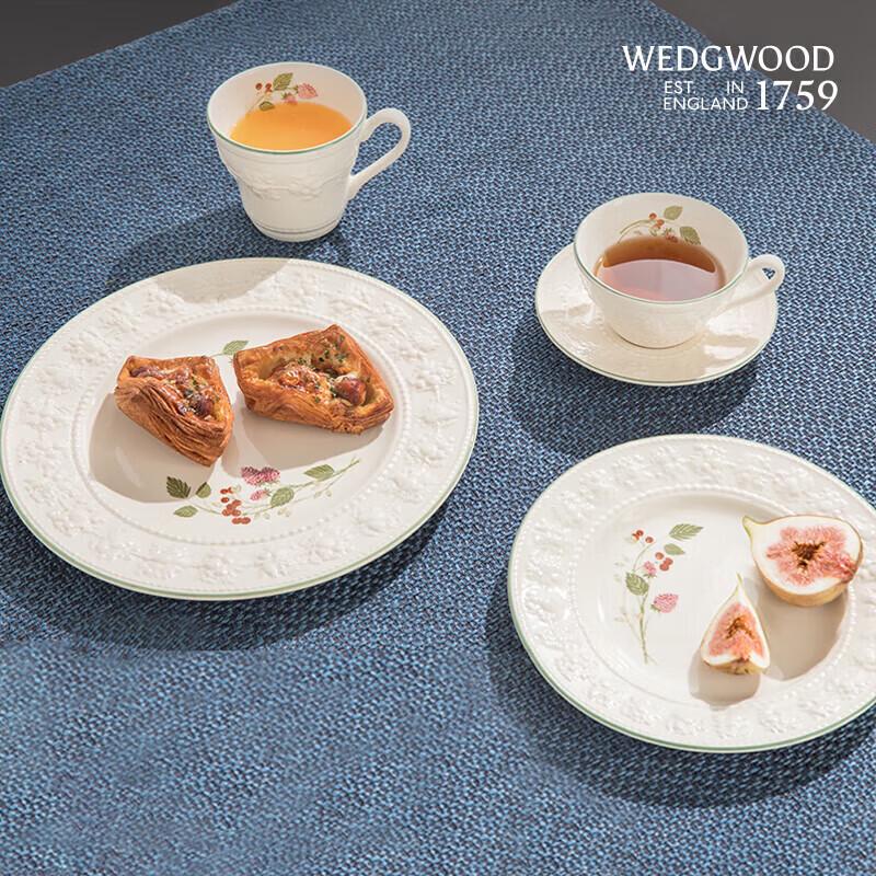 Wedgwood Festive Holiday Raspberry 5-Piece Dinnerware Set