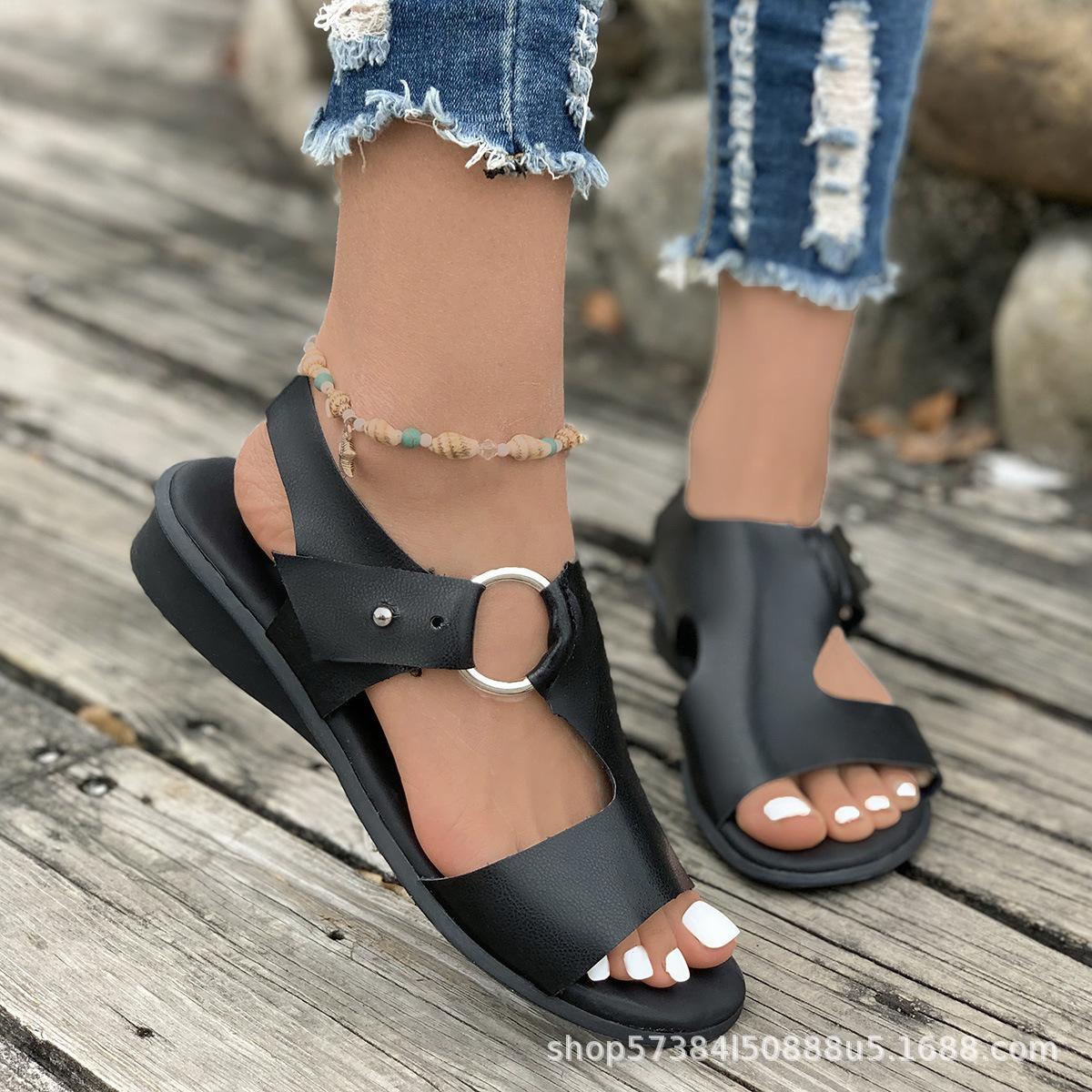 

Европейские и американские сандалии большого размера на низком каблуке с открытым носком и плоской подошвой, женские, с ремешком и пряжкой, полые, пляжные, прохладные шлепанцы 36 чёрный