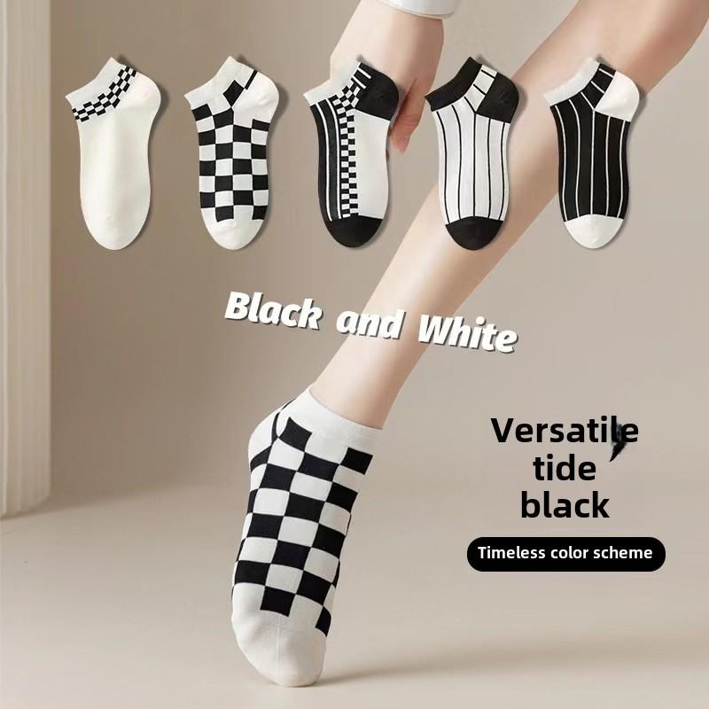 "Urocze białe skarpetki do kostki z misiem chmurką na wiosnę i lato dla kobiet"