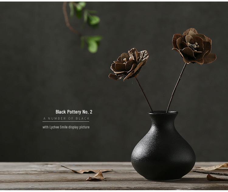 Zen Style Black Ceramic Mini Vase for Dried Flowers – Retro Chinese/Japanese Decor Ornament