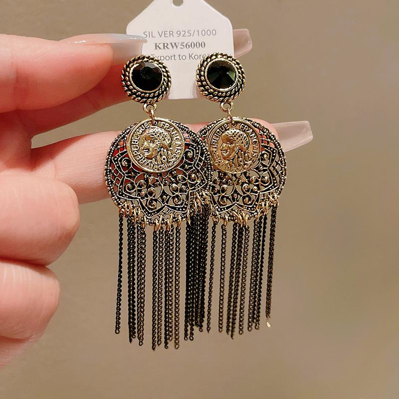 

Silver Needle Diamond Round Portrait Tassel Earrings European and American Retro Temperament Earrings High-end Versatile Earrings Women