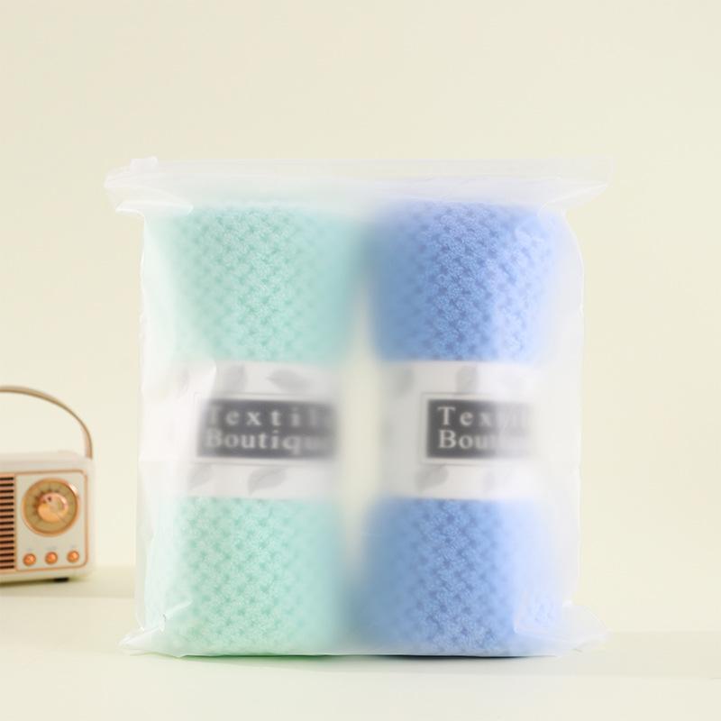 

Геометрическое ожерелье с подвеской из больших и маленьких квадратов One size