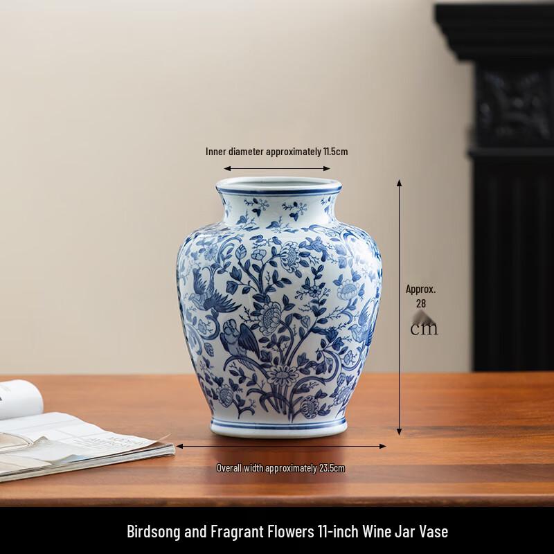 Расписанная вручную сине-белая фарфоровая ваза