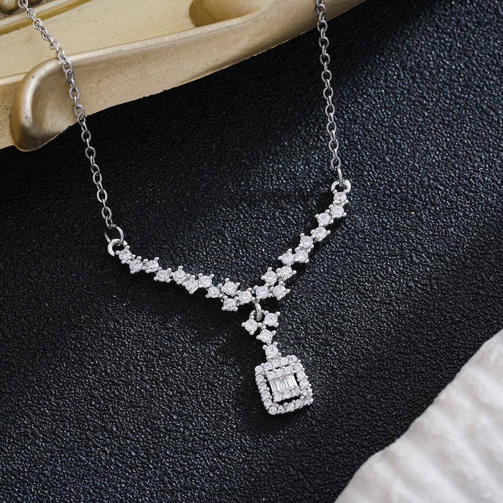 2026 Modern Inlaid Zirconia Sugar Cube Necklace: Women's European & American Style, Simple & Versatile Clavicle Chain Design