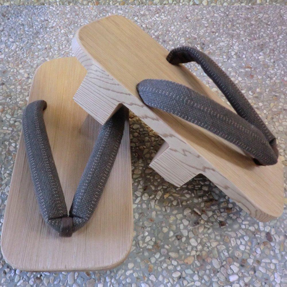 Kiso Nezuko Geta: Men's Two-toothed Sandals with Brown Stripes, a Traditional Craft Made in Japan, Carrying on 300 Years of Tradition