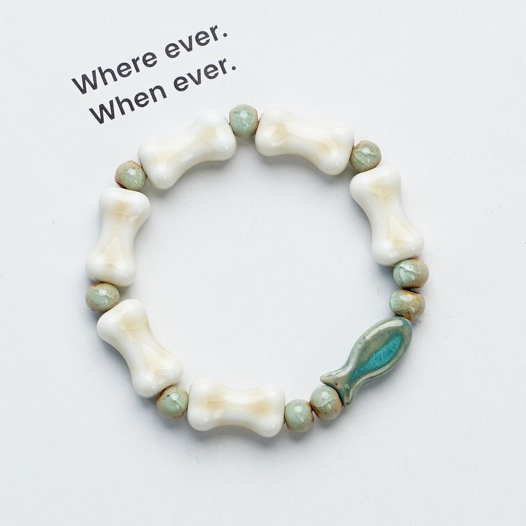 The new ceramic beaded bracelet is a small fresh live broadcast, and the manufacturer travels in summer.