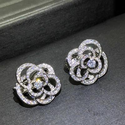 Funkelnde Blumenstecker Silberfarben Luxuriöse Trendige Ohrringe für Frauen Ästhetische Accessoires Hochzeit Damenschmuck